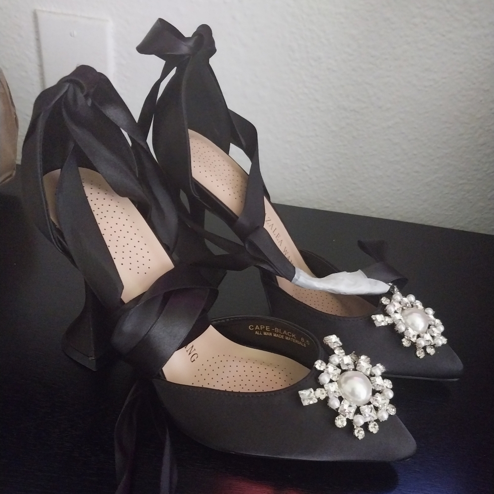 Women bring up Steletto shoes